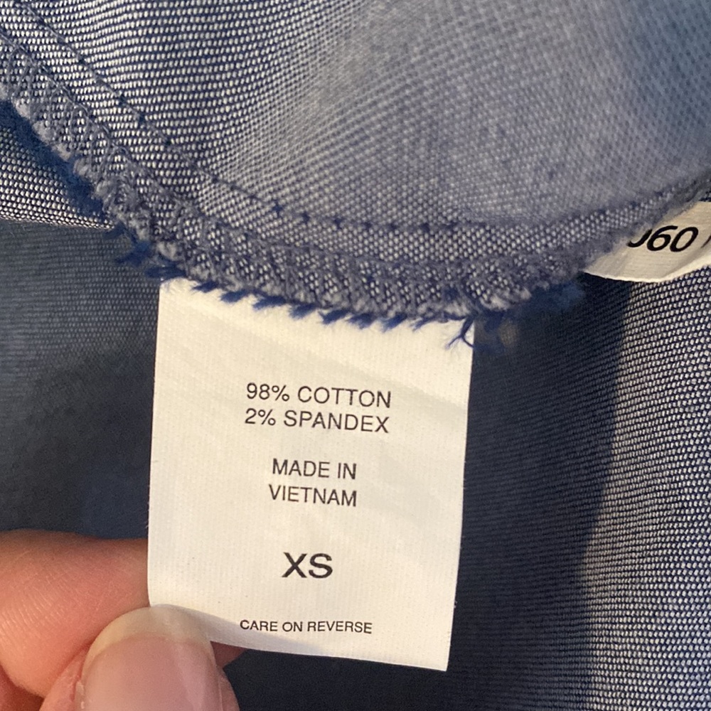 New York & Co. Blue Fitted Stretch Chambray Shirt 3/4 Length Sleeve (Size XS) - Picture 9 of 9